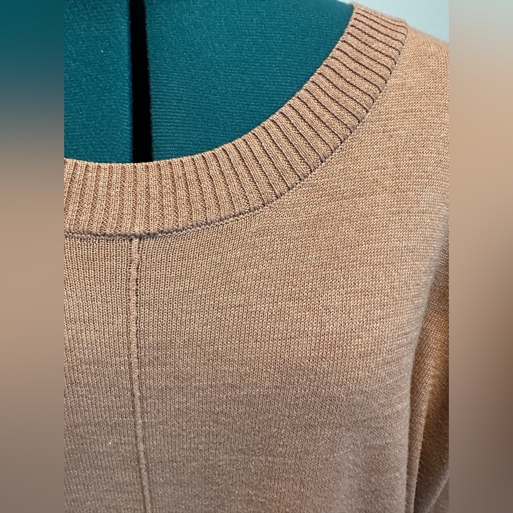 Lightweight camel colored sweater, size M - Picture 4 of 8
